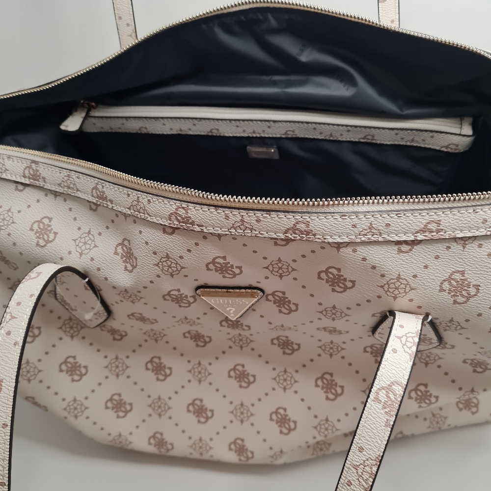 Guess Logo Duffle Bag - Picture 5 of 9